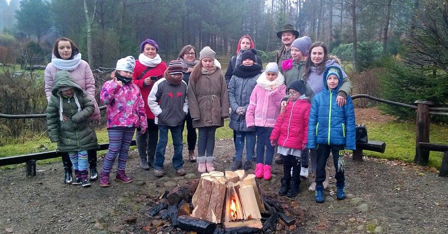 PROGRAM UMACNIANIA RODZINY W KARLINIE PROGRAM UMACNIANIA RODZINY W KOSZALINIE socjalnego, wychowawcy praz psychologa, a także innych osób pracujących na rzecz poprawy sytuacji dziecka i rodziny.