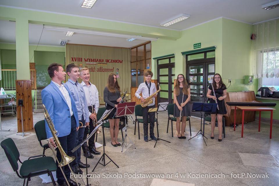 Niemieccy uczniowie mieszkali w domach swoich polskich przyjaciół, równocześnie poznając ich codzienne życie i tradycje.