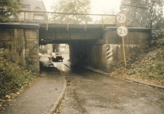 Budowa tunelu pod czynnymi torami kolejowymi linii ekspresowej 001