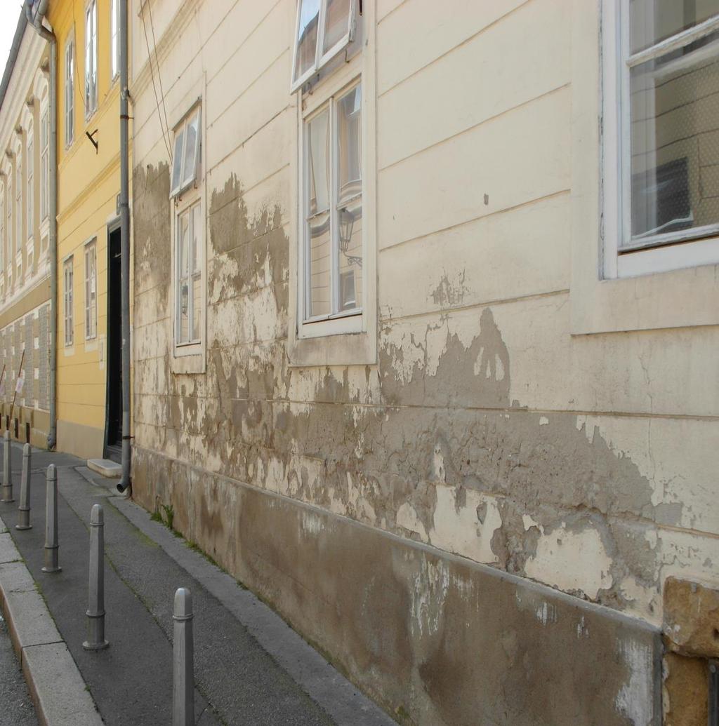 ROZWARSTWIANIE, ODPADANIE LUB ZNISZCZENIE MATERIAŁU BUDOWALNEGO Woda, nagromadzona w ścianie zmienja swoją właściwość Mróz, pojawiający się zimą, w lecie poprzez parę wzajemnie się wymienia w samej