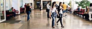 ZAJĘCIA DYDAKTYCZNE W odróżnieniu od studiów na wydziałach chemicznych wiedza z zakresu nauk chemicznych nie stanowi głównego obiektu zainteresowań i jej udział w programie studiów na Wydziale