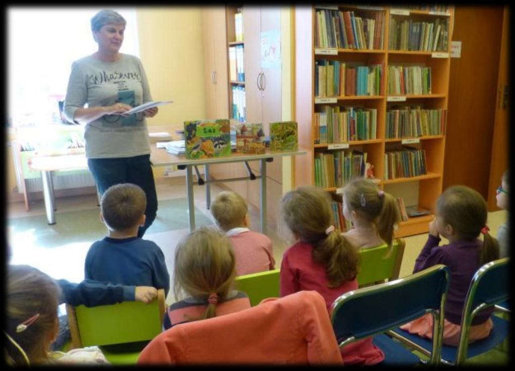 Wycieczka przedszkolaków do Biblioteki GOKiS 20 kwietnia po raz pierwszy odwiedziła naszą bibliotekę grupa Misiów z Przedszkola Sióstr Elżbietanek z Kątów