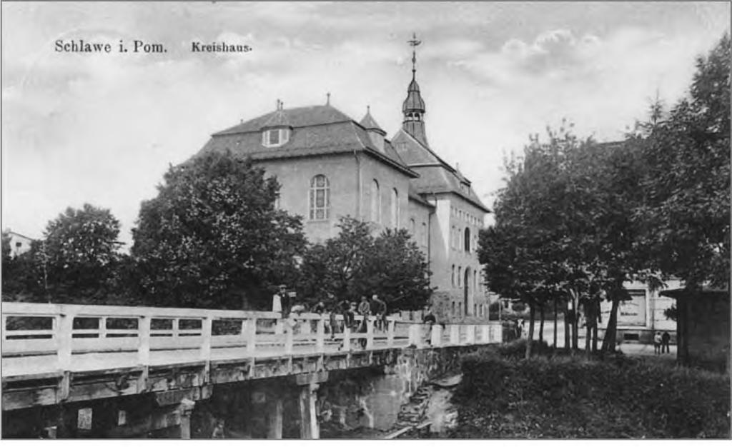 186 Ewa Gwiazdowska Charakterystyczny motyw sławieńskiego pejzażu miejskiego stanowiły mosty i mostki, których według planu z 1939 roku było tu dwanaście.