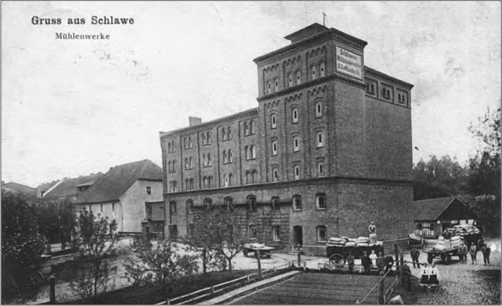 228 Ewa Gwiazdowska w pobliżu stanowiły atrakcyjny motyw zamykający perspektywę kanału (Poprawska, Sroka 2002: 147 - SCHLAWE - An der Mühle).