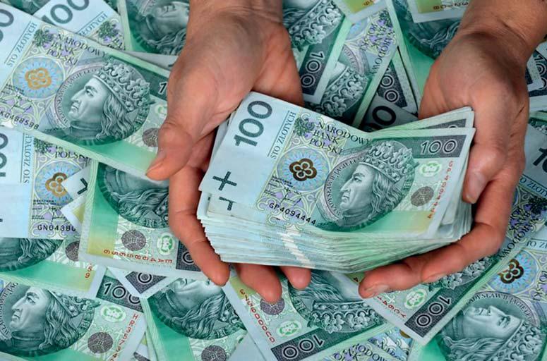 DOCHODY I WYDATKI GMINY RACIĄŻ NA 2018 R. Głos Raciąża nr 1/2018 3 W wydatkach bieżących największą pozycję stanowią wydatki na pomoc społeczną, które mają wynieść ponad 12,2 mln zł.