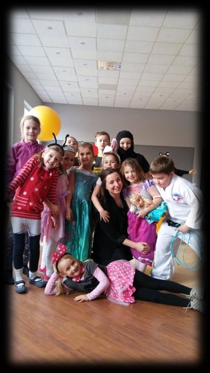 Teatrze Tańca Stworzenia w Ostrowskim Centrum Kultury, Tancerka, Choreograf, Pedagog, Od czterech lat pracuje z dziećmi oraz młodzieżą na