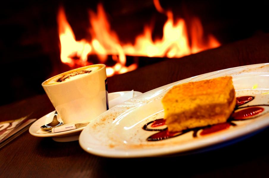Restauracja Pod wymagającym okiem szefa kuchni przygotowujemy dania ze świeżych, regionalnych