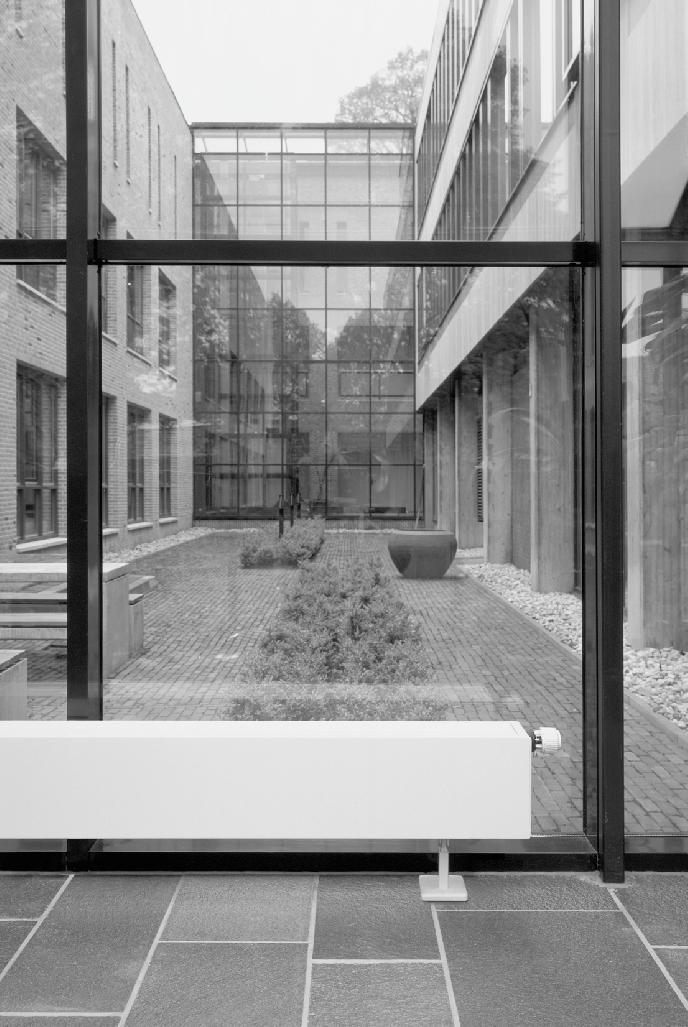 INFORMJE OGÓLNE Niegdyś grzejniki knwektrwe stswane były przede wszystkim d mntwania w słnach pd pdłgą, jednak nwsza architektura, w której występują m. in.