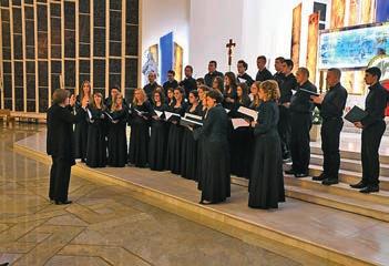 w koncertach charytatywnych. Występuje także podczas festiwali i konkursów.
