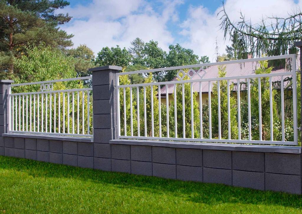 Ogrodzenie betonowe MODYŃ posiada charakterystyczny delikatnie zaokrąglony łukowy kształt bloczków.