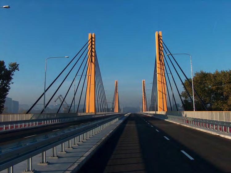 Przeprawa przez Odrę zlokalizowana jest w ciągu Obwodnicy Śródmiejskiej Wrocławia, na odcinku rozpoczynającym się skrzyżowaniem z ul.