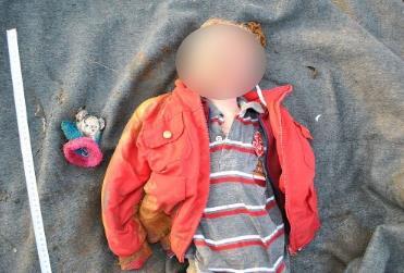 Zdjęcia rejestracyjne Zdjęcia sygnalityczne niezidentyfikowanych zwłok robi się podobnie jak osób żyjących: sylwetka na wznak, zdjęcie