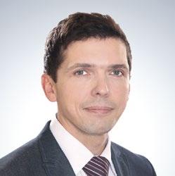 Studiował na Politechnice Warszawskiej na kierunku Systemy Informatyczne Wspomagania Decyzji.