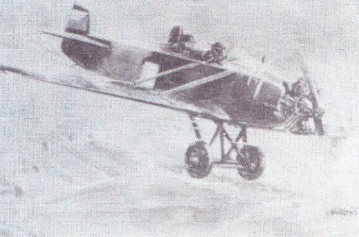 a rotmajstrov zabezpečovala Prípravná letecká škola zriadená k 1.8.1945 v Liberci. Významným momentom sa stalo zriadenie Vojenskej leteckej akadémie so sídlom v Hradci Králové dňom 15.9.1945. V rokoch 1945-1946 bola Letecká vojenská akadémia organizovaná podľa vzoru Leteckého učilišťa z rokov 1937-1938.