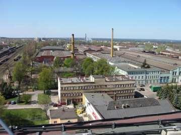 pokarmu i wody. Wśród nich szczególną uwagę zwraca się na metale ciężkie i pochodne ropy naftowej.