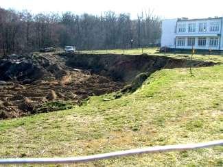 GŁÓWNE PRZYCZYNY DEGRADACJI GLEB Degradacja (dewastacja) gleb jest głównie wynikiem: występowania zjawisk erozyjnych, przeznaczania gleb na cele nie przyrodnicze