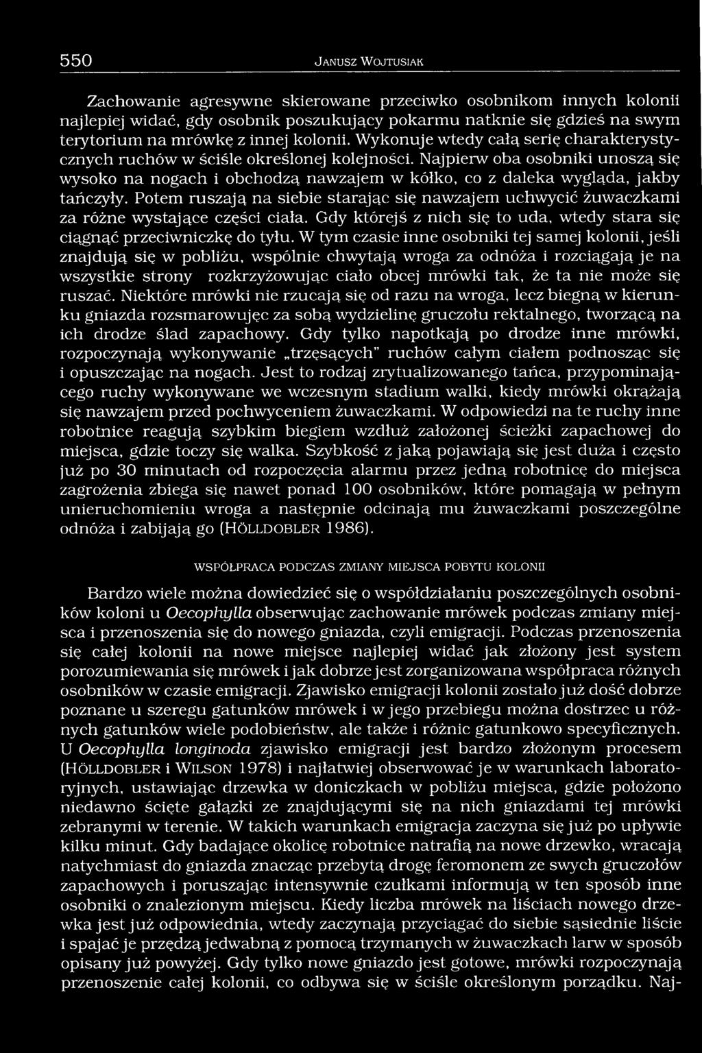 Najpierw oba osobniki unoszą się wysoko na nogach i obchodzą nawzajem w kółko, co z daleka wygląda, jakby tańczyły.