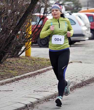 ZWYCZAJNIE NADZWYCZAJNI 33 Czy zmieniło się Pani życie po tym, jak zaczęła Pani biegać? Czy to pomaga, czy maratony uczą też tego, że nie ma celów, których nie można osiągnąć?