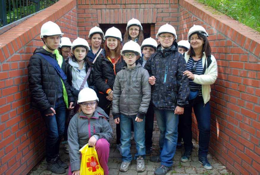 Dowiedzia³y siê tam du o o energii odnawialnej, energii wiatru, wody, energii Ziemi. Gotowa³y kukurydzê na kuchence solarnej (energii s³oñca) i robi³y w³asne wiatraczki.