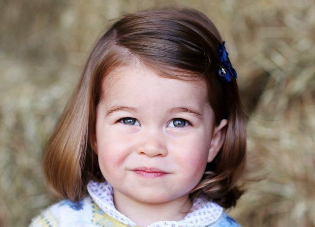 Księżniczka Charlotte Księżniczka Charlotte (Princess Charlotte of Cambridge) urodziła się 2 maja 2015 roku o godz. 8:34 w szpitalu St Mary s Hospital w Paddington, Londyn.
