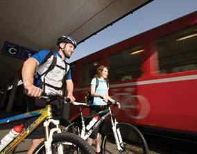 W całym regionie oznakowano prawie 4000 km szlaków rowerowych. Wszystkie w bliskim zasięgu tras Kolei Retyckich.