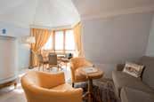 ogrzewany depozyt nart W pokojacha bezpłatny internet WI-FI, telefon, tv-lcd, sejf, minibarek, suszarka Hotel posiada własny skibus Rodzaje pokoi: (nazwy pokoi pochodzą od postaci średniowiecznych