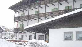Val di Fassa Hotel Avisio*** (Soraga di Fassa) Położenie: przy przystanku skibus, 4,5 km od kolejki Alpe Lusia i 5 km od kolejki Buffaure w Pozza di Fassa Pokoje: 1, 2, 3, 4 osobowe Infrastruktura: