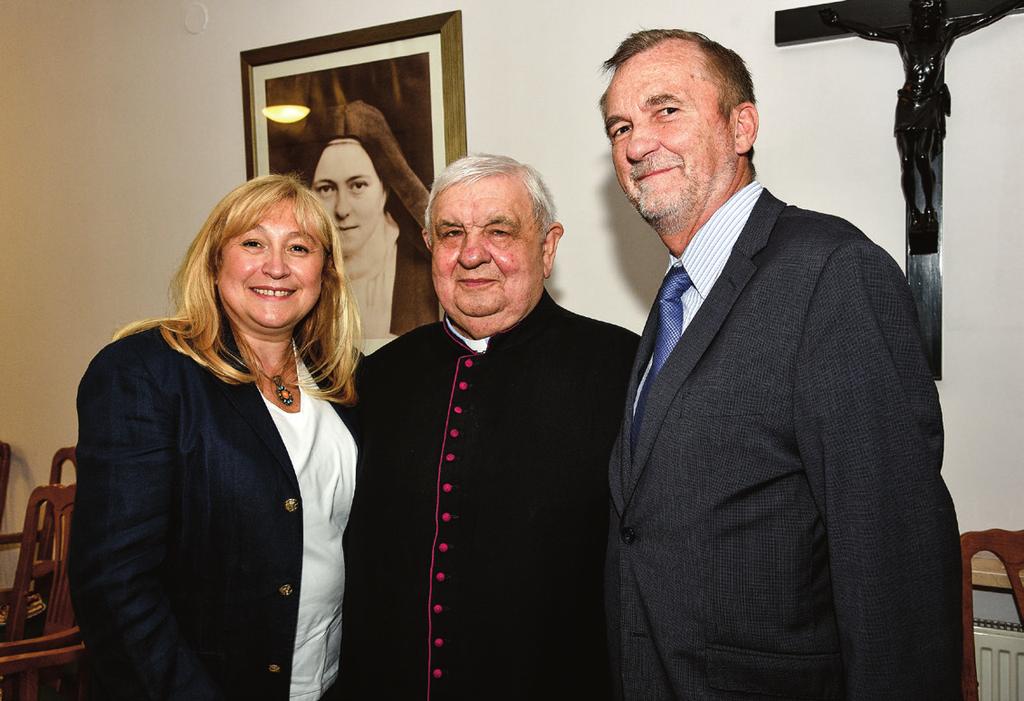 PIELGRZYM CZŁOWIEK W DRODZE Honorowy Redaktor Naczelny Tygodnika Katolickiego Niedziela Ks.