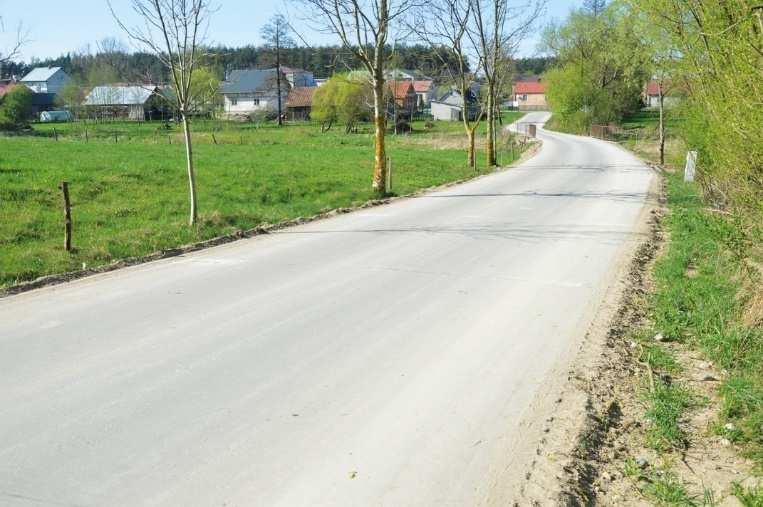 wałowanym kolejne 1,5 km drogi.