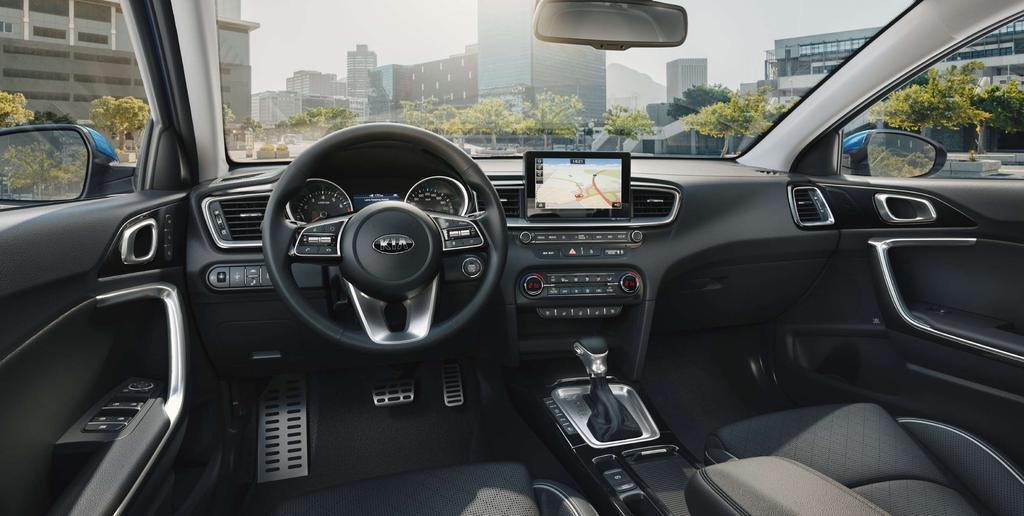 WNĘTRZE 9 Otoczenie idealne Nowa Kia Ceed została zaprojektowana z myślą o komforcie kierowcy. Harmonijna, elegancka deska rozdzielcza to podstawa przyjaznego, ergonomicznego wnętrza.