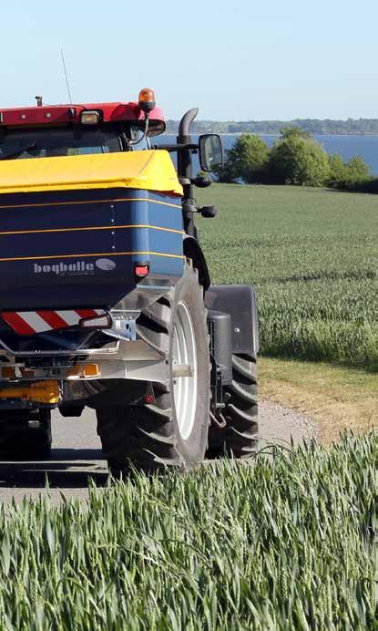 RUCH I BEZPIECZEŃSTWO BEZPIECZEŃSTWO ZARÓWNO PODCZAS PRACY W POLU ORAZ NA DRODZE. Bezpieczeństwo jest istotne zarówno podczas pracy w polu oraz transportu na publicznych drogach.