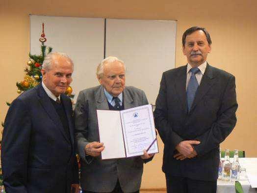 13 14 7. VI SALON EDUKACJI ZAWODOWEJ I TECHNICZNEJ Honorowy Przewodniczący A. Jakóbczak, nagrodzony J.