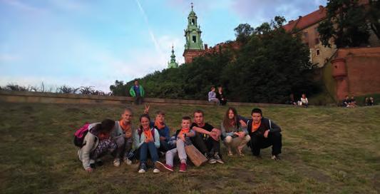 Szkoła współpracuje z wieloma organizacjami i stowarzyszeniami, m.in. Stowarzyszeniem Historycznym im. 71 Pułku Piechoty.