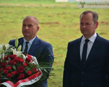 Oprócz samorządowców kwiaty złożyli przedstawiciele Szkoły Podstawowej w Osowcu