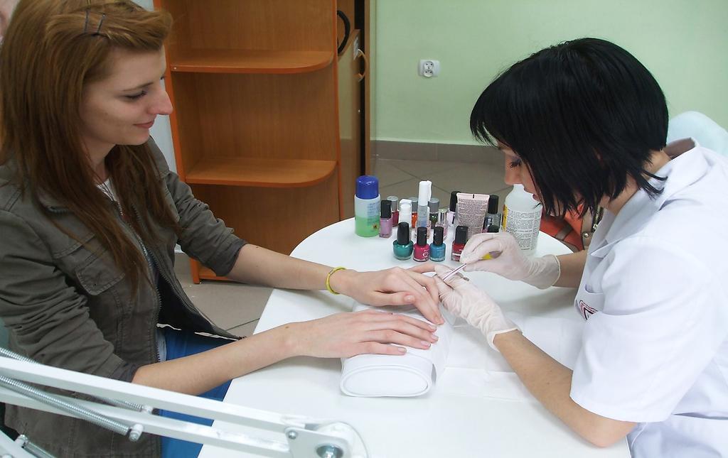 Stylizacja paznkci Farbwanie (henna) brwi Makijaż fantazyjny