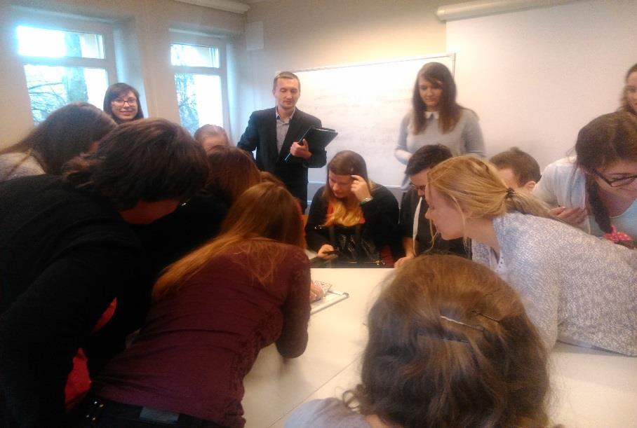zarządzania, trudności i barier występujących w zarządzaniu podmiotem, który koncentruje się na wkluczaniu osób chorych itp. W seminarium uczestniczyły 93 osoby oraz zaproszeni prelegenci.