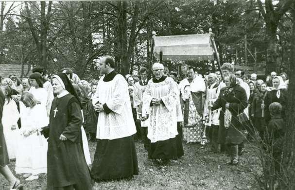 Probostwo w Starościnie, 1971-1975 W 1971 roku ksiądz Edward Kłopotek zostaje proboszczem parafii
