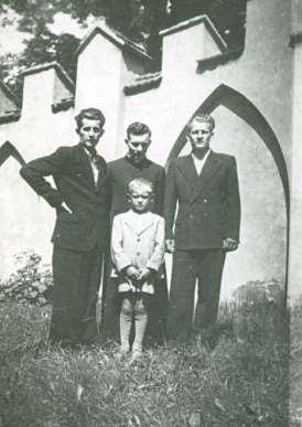 Marianem Bielakiem 11 (zdjęcie z kroniki). Zdjęcie 8 Rok 1953.