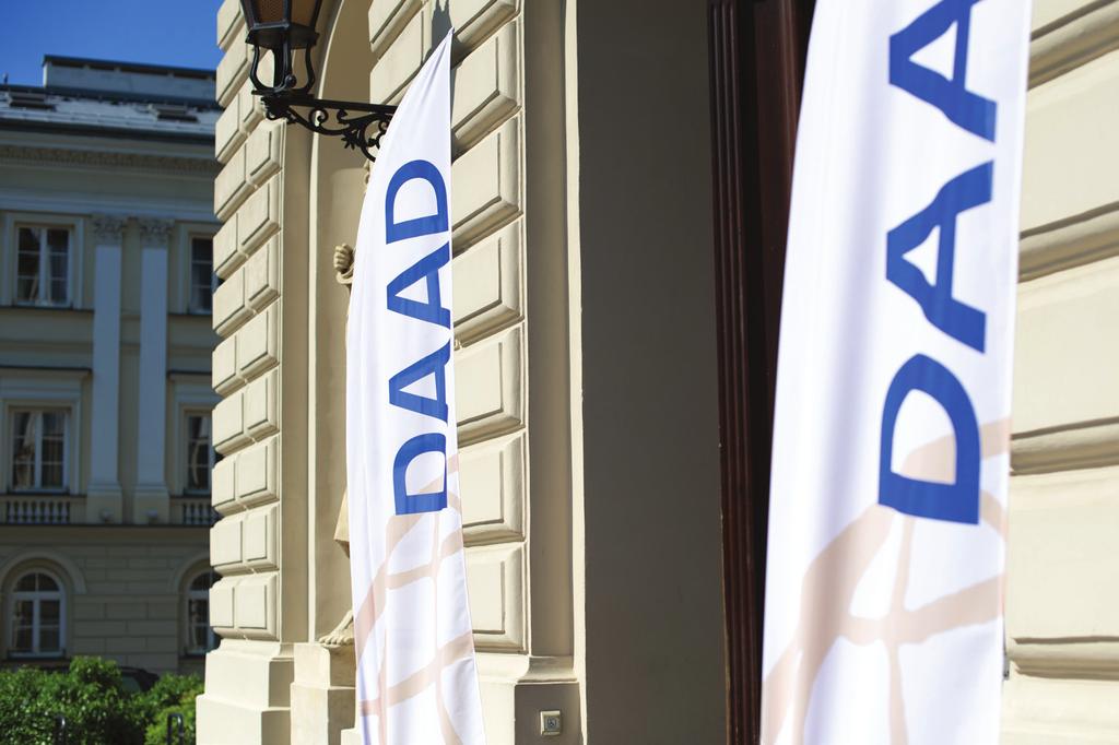 Informacje o DAAD DAAD od samego początku łączy ludzi i świat nauki. Ta obecnie jedna z najważniejszych na świecie organizacji wspierających międzynarodową wymianę akademicką powstała w 1925 roku.