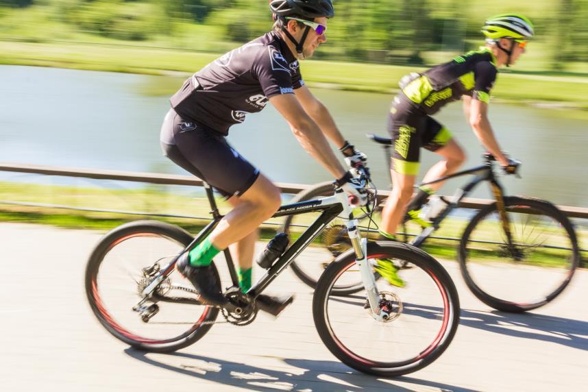 Trochę statystyki 74 % Niemców jeździ na rowerze 51 % z nich korzysta z roweru w celach turystycznych 27 % z nich