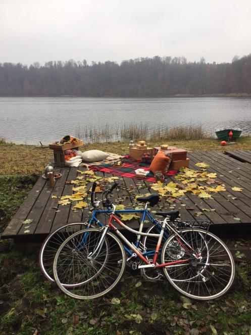 Profil turysty rowerowego (wielodniowego) Z jaką aktywnością łączą wycieczki rowerowe: 68 % zwiedzanie zabytków 33 % turystyka piesza 32 % turystyka wodna 16 % oferta