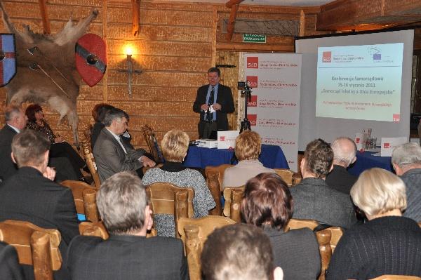 Jednym z gości konferencji był wicemarszałek Sejmu RP Jerzy Wenderlich (działacz SLD pełniący najwyższą w państwie funkcję), który z właściwą sobie swadą przedstawił sytuację lewicy w Polsce.