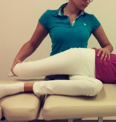 Pozycja pacjenta - leżenie na boku, nogi ugięte do 90st w stawach kolanowych i biodrowych. Wykonanie - opuszczenie/bierne przywiedzenie górnej nogi przez badającego.