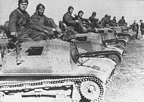29 SIERPNIA Ochronę przed niemieckimi oddziałami pancernymi miał zapewnić karabin przeciwpancerny wz. 35 kalibru 7,9 mm tzw. Ur.