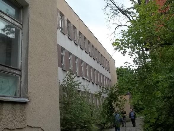 Ściany konstrukcyjne murowane z cegły ceramicznej na zaprawie cementowo-wapiennej, fundamenty betonowe z