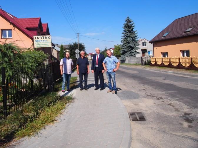 W ramach zadania przebudowano drogę długości 637 m i szerokości 4,0 m. Nawierzchnię drogi wykonano z asfaltu o łącznej grubości 6 cm. Koszt przedsięwzięcia wyniósł 282 tys.