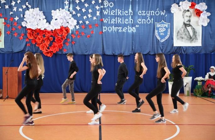 Wszyscy, pedagodzy, uczniowie, pracownicy jesteśmy dumni ze swego patrona, wybitnego poety, patrioty, żołnierza, historyka, etnografa Gustawa Zielińskiego.