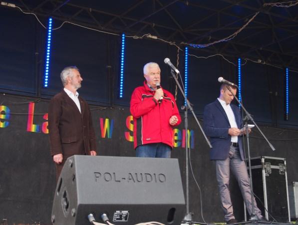 Na przybyłych gości czekała moc atrakcji. Dla miłośników sportu został zorganizowany turniej o Puchar Burmistrza Miasta i Gminy Skępe w piłkę siatkową plażową.