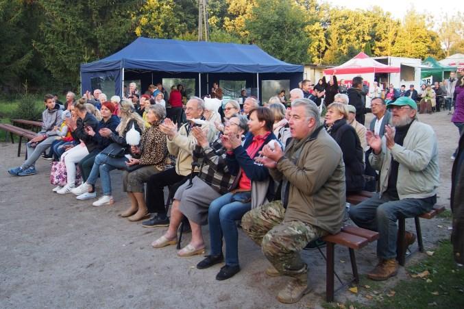 Było także malowanie buziek oraz studio tatuażu. Mieszkańcy gminy Skępe pożegnali upały bawiąc się do późnych godzin wieczornych wraz z Zespołem Caro. Tekst RO, fot.