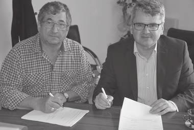 Spravodajstvo/Spoločenská kronika 8 Začína rekonštrukcia Parku Ludvíka Svobodu Primátor mesta Svidník Ján Holodňák a majiteľ firmy GAS-MG, spol. s.r.o. Michal Gondek podpísali uplynulý piatok zmluvu o dielo.